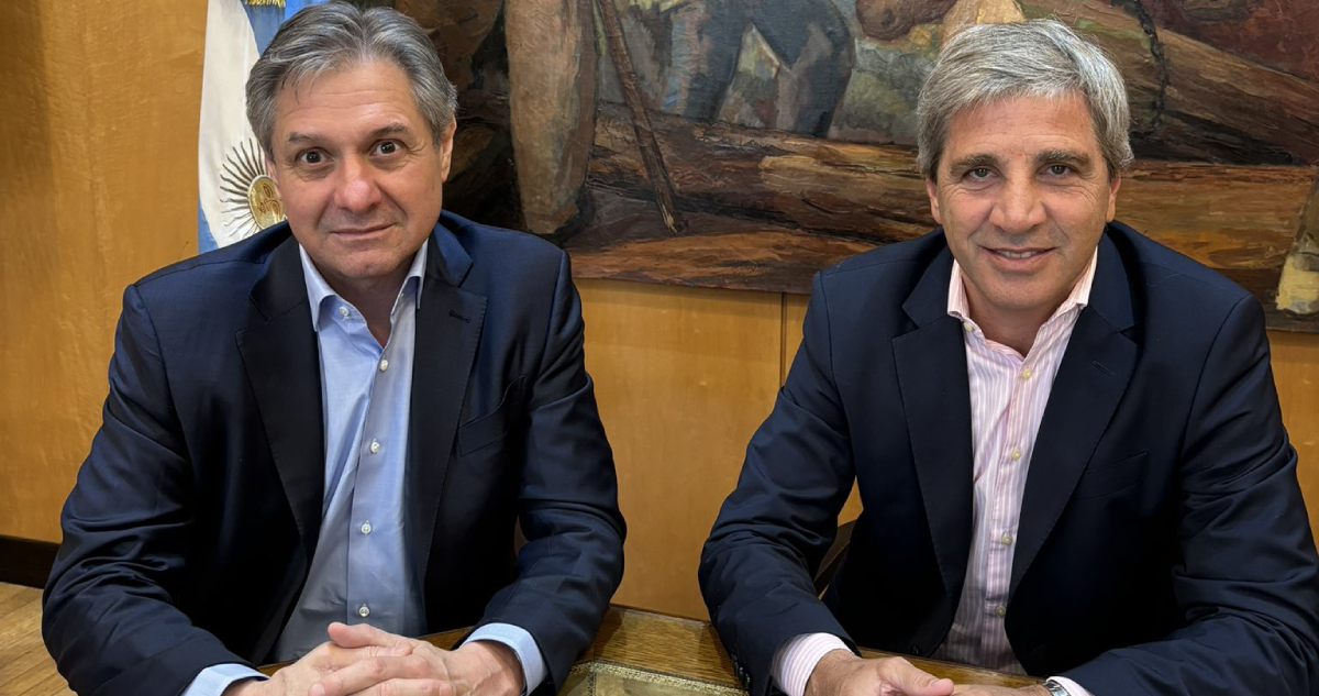 Izquierda: José Luis Daza | Derecha: ministro de Economía argentino: Luis Caputo | X