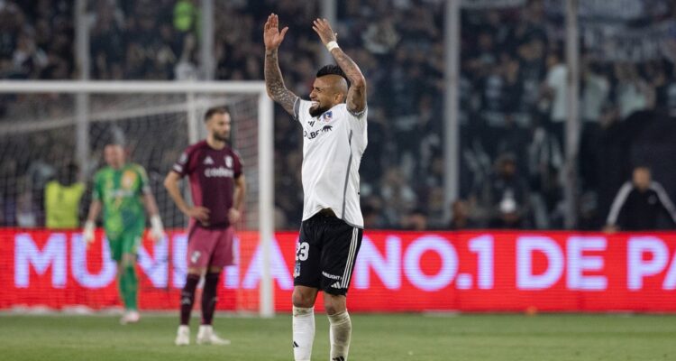 Arturo Vidal brilló en empate de Colo Colo con River Plate.