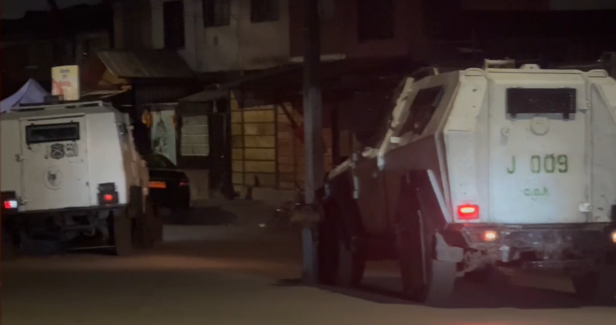 Sujeto huyó de Carabineros y escapó por techos en La Pintana: tejado cedió y cayó sobre bebé de 1 mes