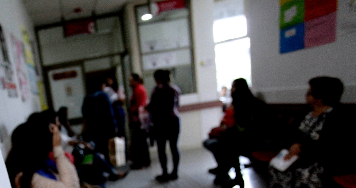 Pacientes sentados por listas de espera