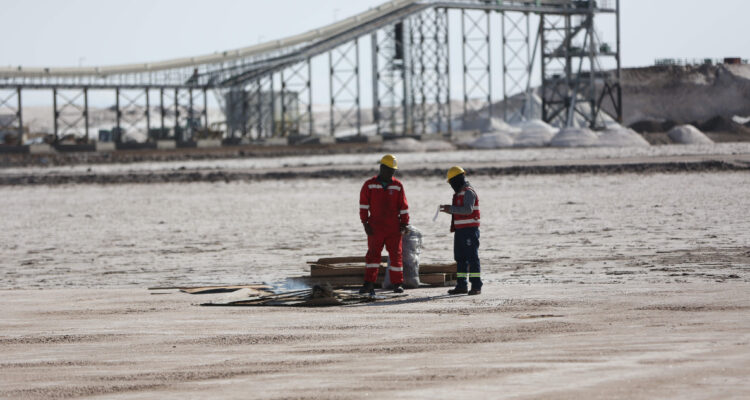 Bolivia acuerda con una empresa rusa construir una planta de extracción directa de litio