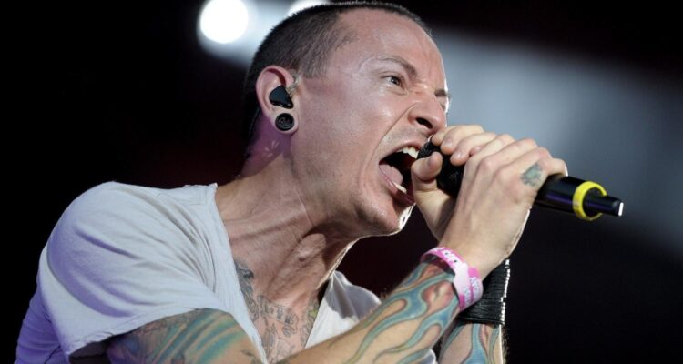 Madre de Chester Bennington se siente “traicionada” por Linkin Park: “Tratan de borrar el pasado”