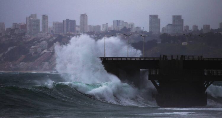 Se esperan marejadas y lluvias durante estas Fiestas Patrias en la región de Valparaíso