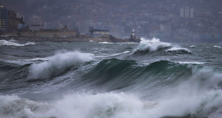 Vientos y marejadas en el borde costero.