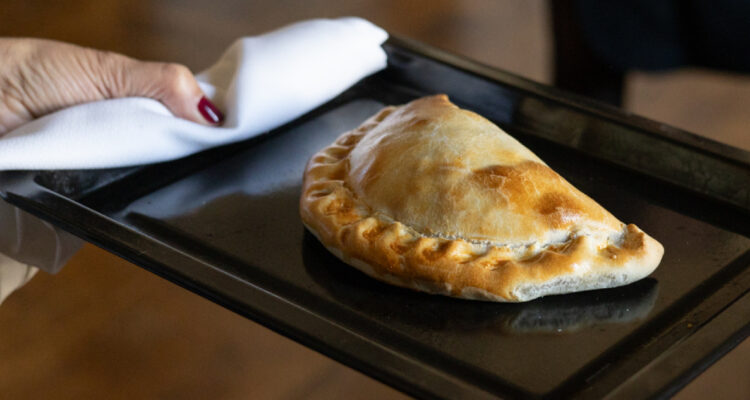 Estas son las mejores empanadas del 2024 en el Gran Santiago: precios no sobrepasan los $3 mil