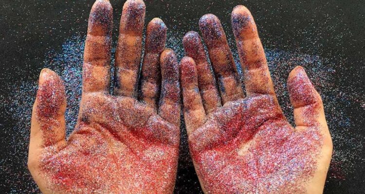 Qué son los microplásticos, de dónmde vienen, qué tipos hay, dónde se encuentran en el medio ambiente y organismo humano y qué hacer para evitarlos.