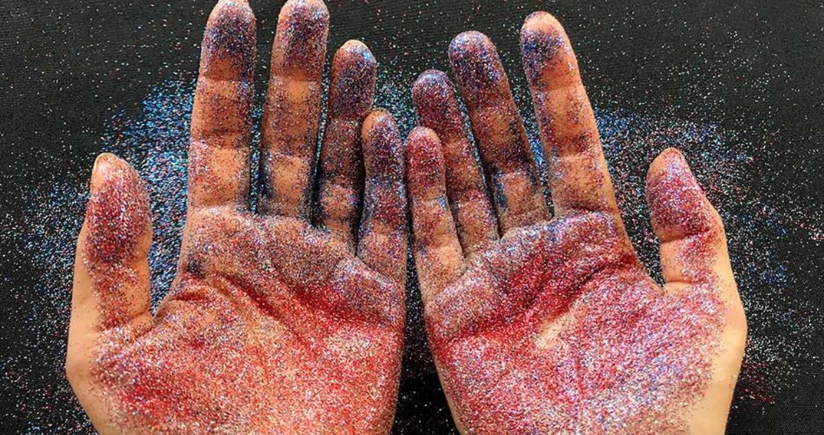 Qué son los microplásticos, de dónmde vienen, qué tipos hay, dónde se encuentran en el medio ambiente y organismo humano y qué hacer para evitarlos.