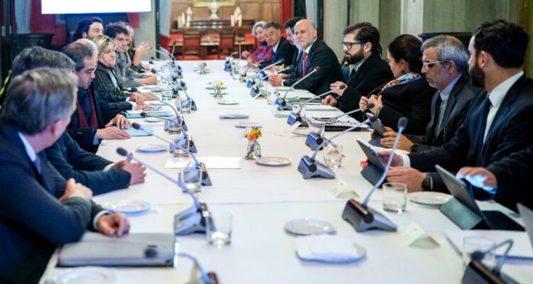 Migración irregular, rol de FFAA y deuda del fast track: los ejes de cumbre de seguridad sin teléfonos