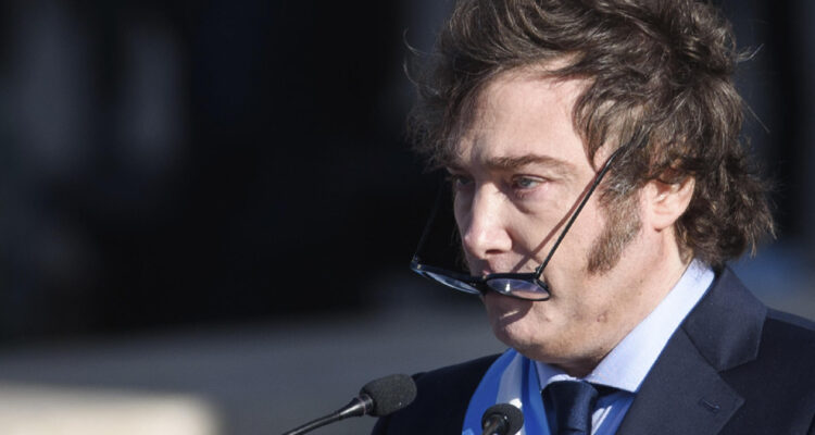 “Degenerados fiscales”: Milei apunta a los críticos que lo acusan de dañar a la industria argentina