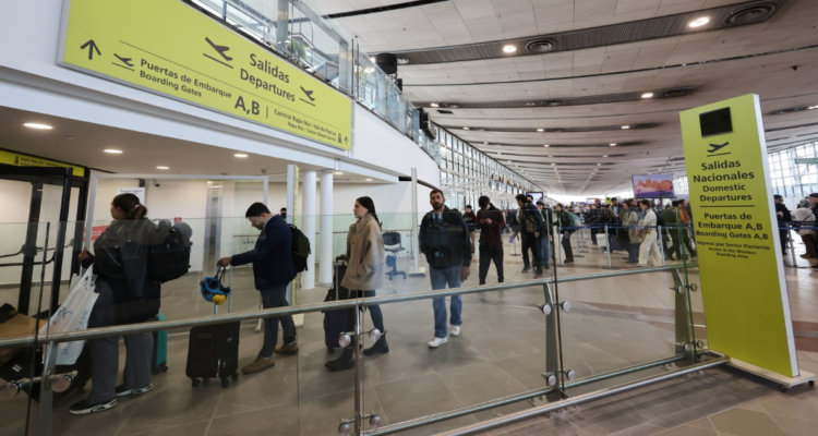 Gobierno anuncia medidas por más de 728 mil pasajeros que viajarán desde Santiago por Fiestas Patrias