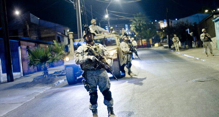 Autoridades llaman a que militares ayuden en RM tras balaceras y amenazas en Centros de Salud Familiar