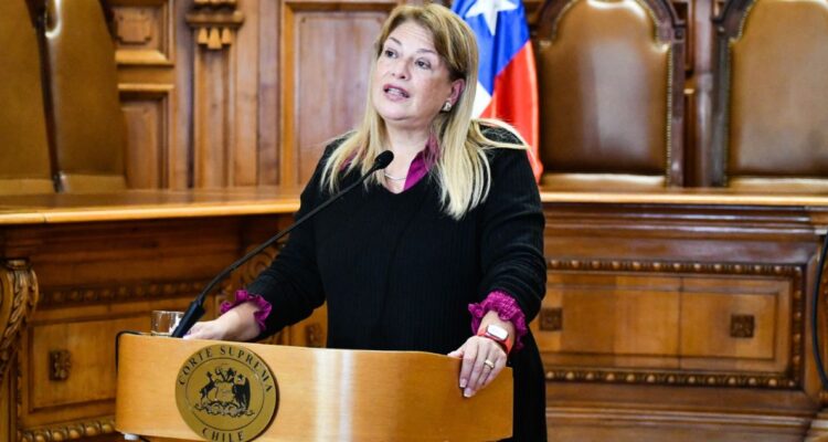 Argumentando ilegalidad: Vivanco exige a Fiscalía no entregar sus chats con Hermosilla a la Suprema