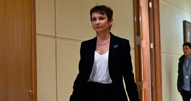 Diputados de oposición piden salida de ministra Tohá por “normalizar” homicidios