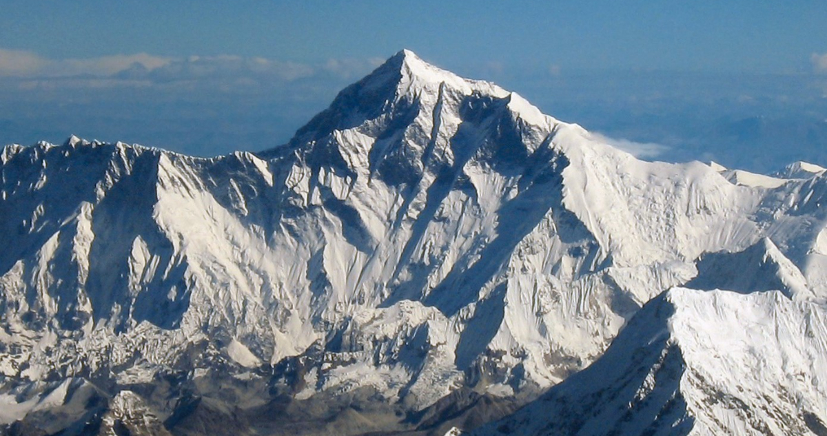 Descubren una anomalía que está haciendo crecer año a año al Monte Everest