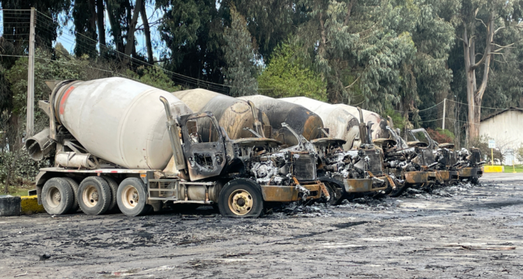 Sin detenidos siguen diligencias por ataque incendiario que dejó 8 camiones destruidos en San Antonio