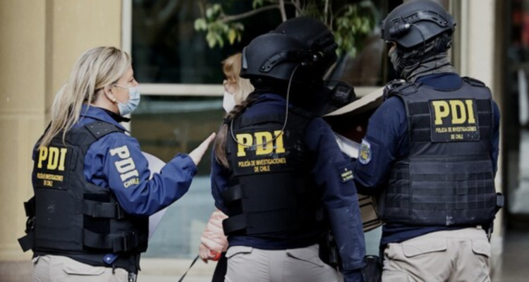 Pistolas, revólveres y fusiles: delincuentes roban 25 armas desde parcela en Colina