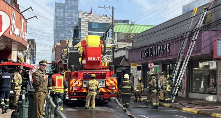 Incendio afecta a céntrica tienda de Temuco y genera millonarias pérdidas