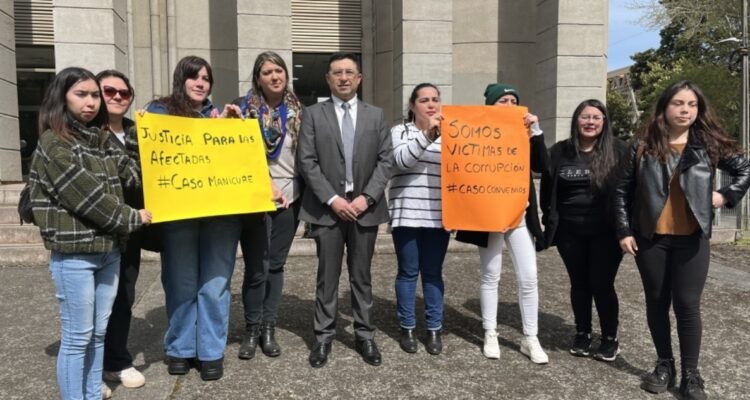 mujeres afectadas por arista Manicure en caso co nvenios