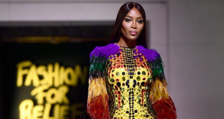 Naomi Campbell en desfile de Fashion for relief