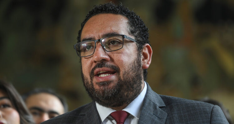 Ministro Cataldo defiende aplazamiento de anuncio sobre el fin del CAE