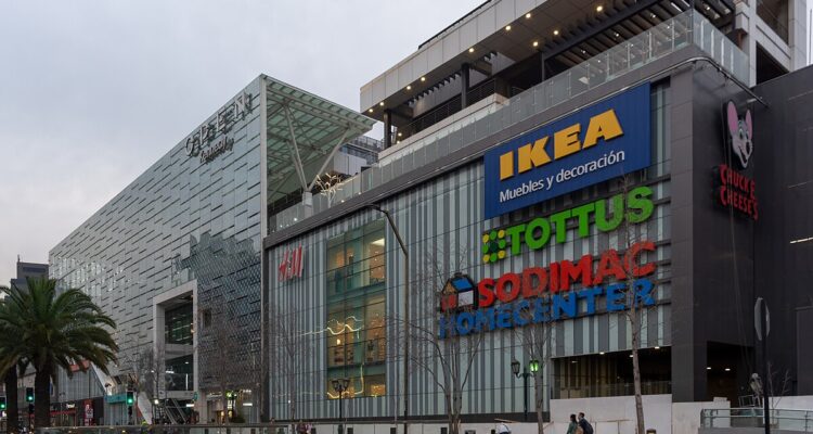 En la imagen, el centro comercial Open Kennedy. El Sernac ofició al mall por venta de joyas falsas.
