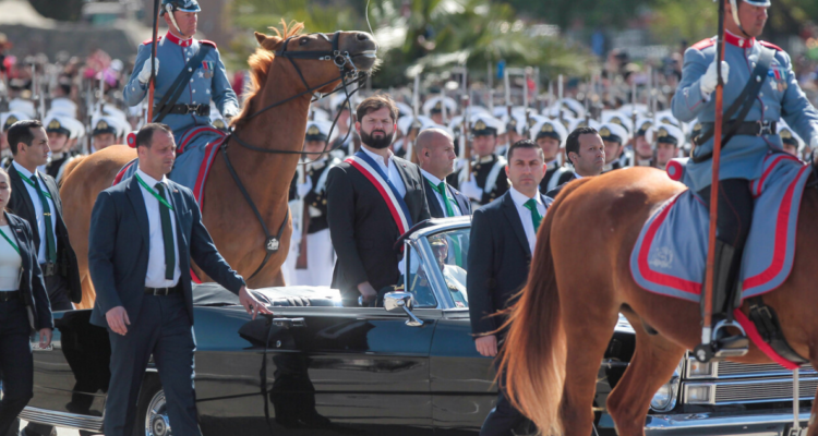 Con casi 8 mil efectivos desfilando por el Día de las Glorias del Ejército: así fue la Parada Militar