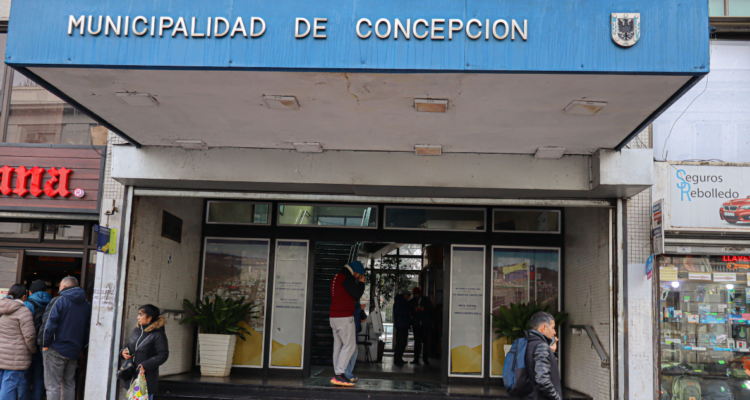 Frontis de la Municipalidad de Concepción por paro de funcionarios