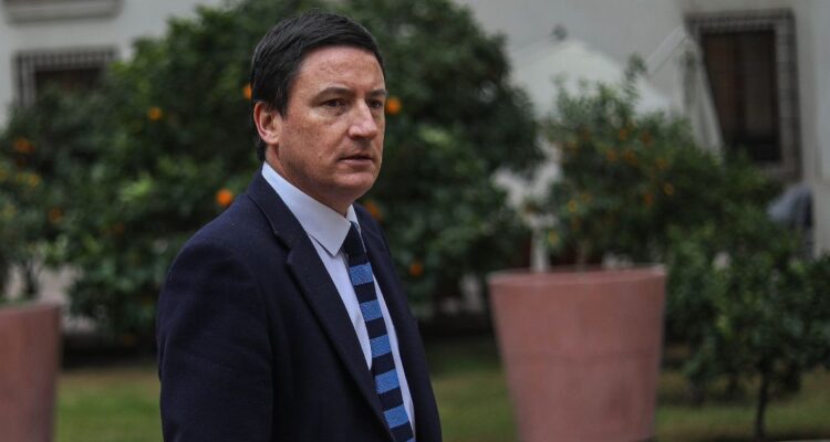 “Aunque les duela”: Squella responde al FA tras denuncia por “celebración” del 11 de septiembre