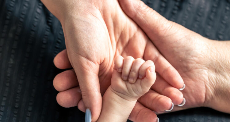 Así quedaría el posnatal parental en Chile, para madres y padres, si se aprueba nuevo proyecto