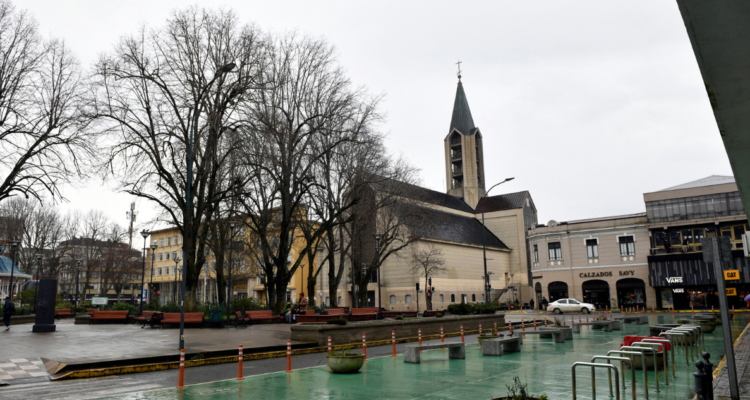 Centro de Valdivia por instalación de postes inteligentes