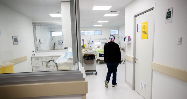 Proyecto busca resguardar a estudiantes de salud en sus prácticas tras suicidio de alumnos de Medicina