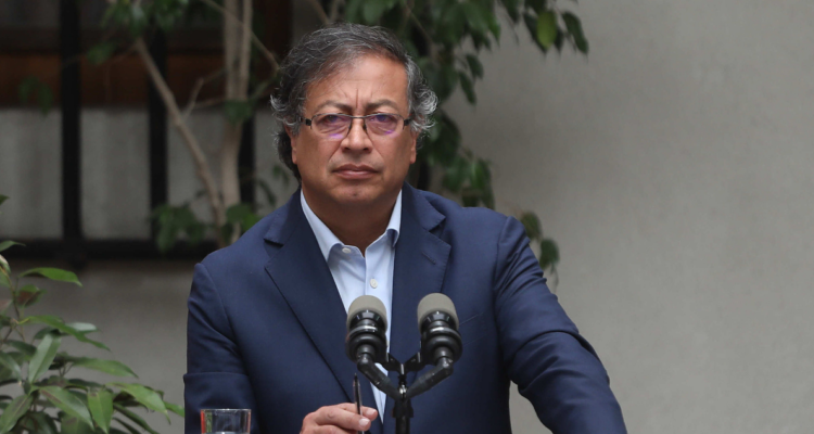 Prensa colombiana contra Petro por calificar de “muñecas de la mafia” a mujeres periodistas