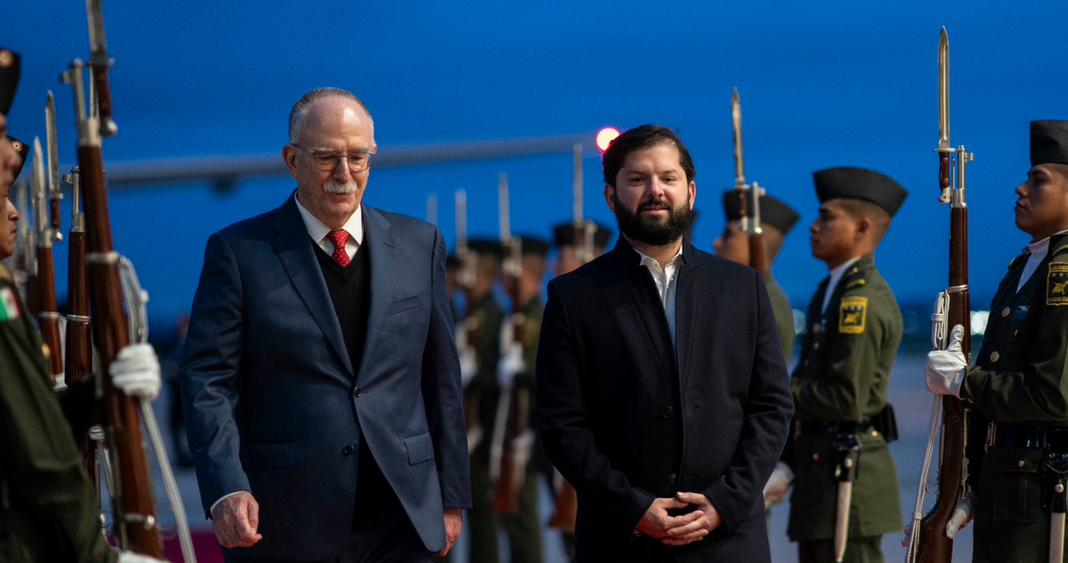 Presidente Boric arriba a México para cambio de mando presidencial: tendrá actividades privadas