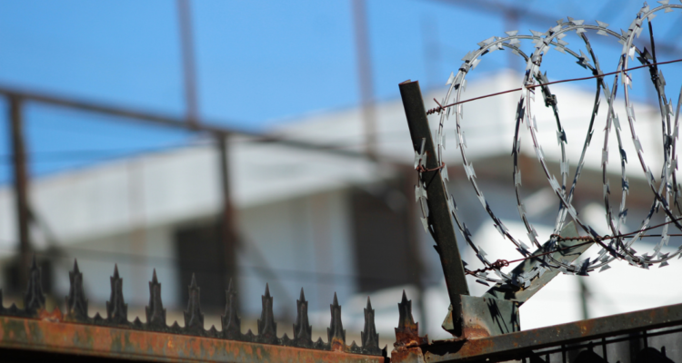 Interior de cárcel por prisión preventiva a mujer en Valdivia