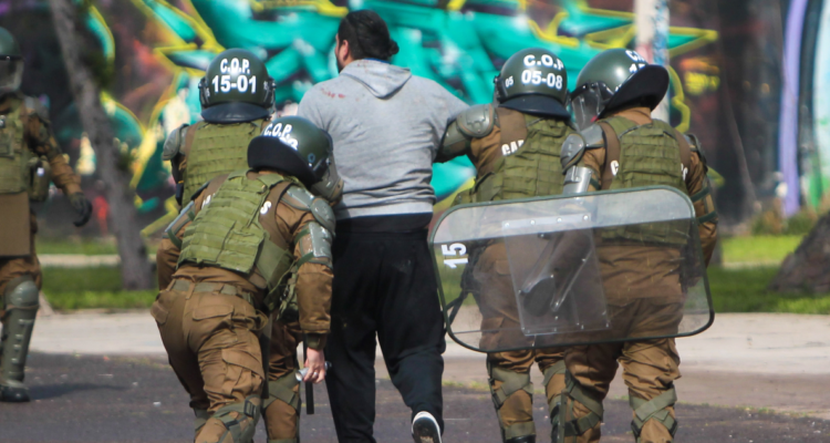 Decretan prisión preventiva para imputado por asesinato de manifestante tras romería en Recoleta