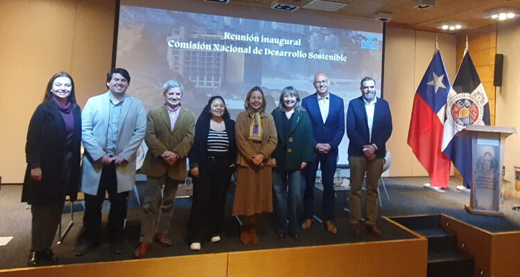 Comisión Nacional de Desarrollo Sostenible se reúne en PUCV para impulsar trabajo multisectorial