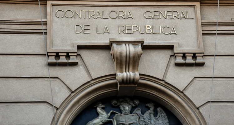 Frontis de Contraloría por petición de renuncia de director de Cesfam en Concepción