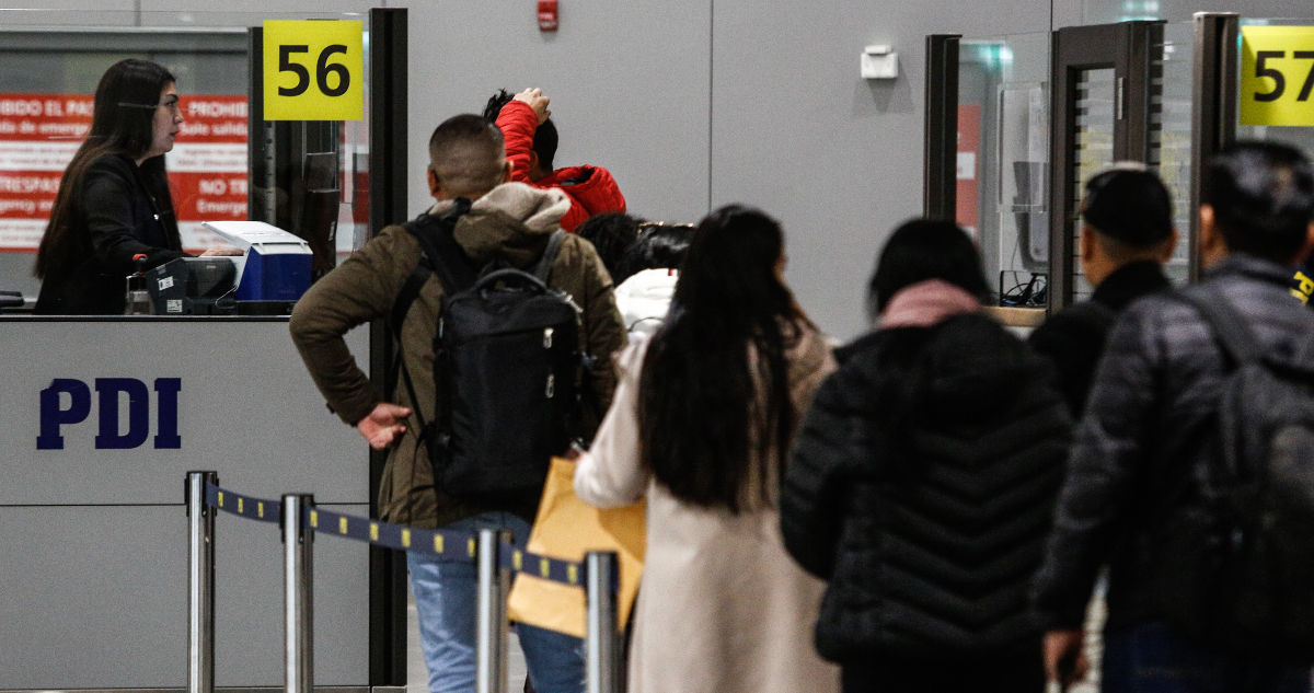 Huelga en Aeropuerto de Santiago no abarca aerolíneas: concesionaria explica plan para proteger vuelos
