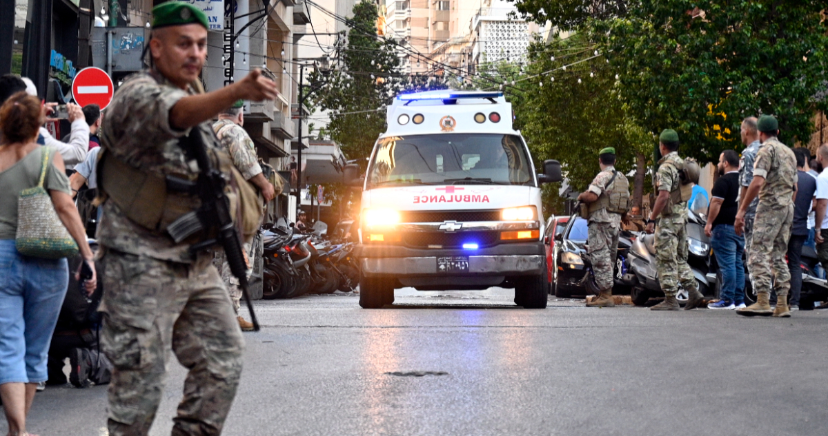Revelan que Israel incrustó explosivos en beepers vendidos a Hezbolá: estallaron en Líbano