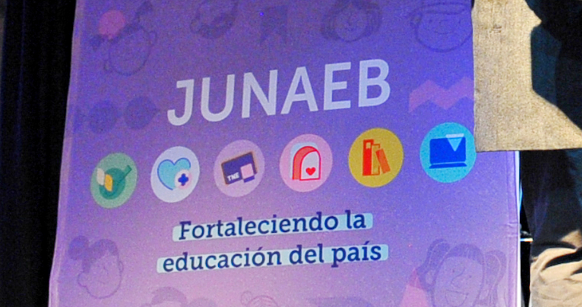 Revelan trato directo entre Junaeb y familia Abumohor donde estaría involucrado Luis Hermosilla