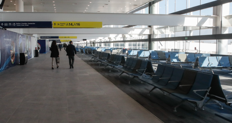 Huelga en el Aeropuerto de Santiago: cómo saber si tu vuelo fue cancelado o está programado