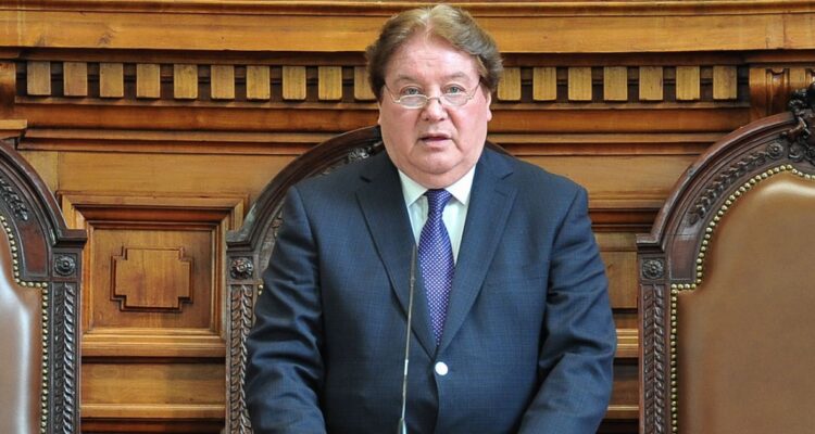 Los $1.500 millones que declaró el presidente de la Corte Suprema en Fondos Mutuos