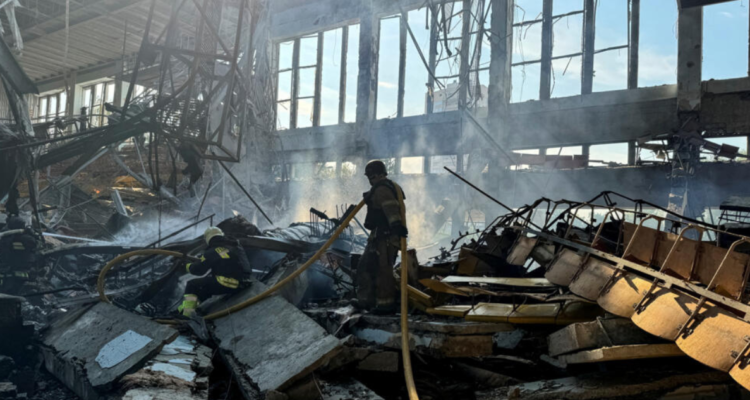 Lugar de un ataque con misiles rusos en Kharkiv, Ucrania, el domingo 1 de septiembre
