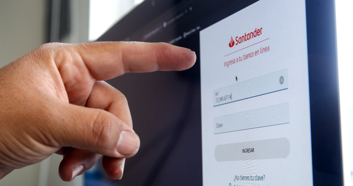 La delincuente lo sabía todo: El engaño casi perfecto que afectó a una clienta del Banco Santander