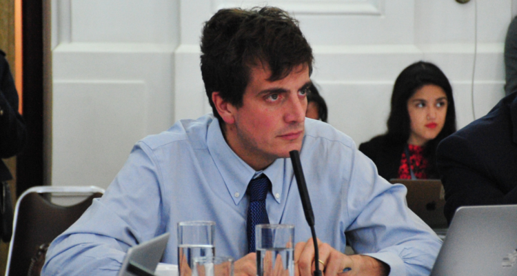 Schalper (RN) llama a no avanzar en agenda bilateral con Bolivia hasta que “resuelvan tema migratorio”