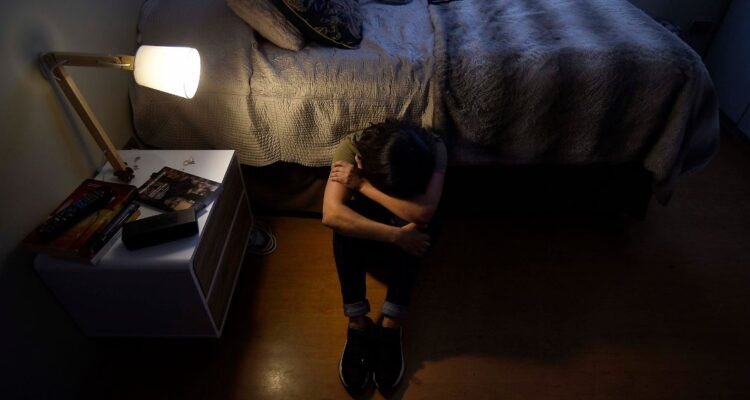 #ConversarNosCuida: Ministerio de Salud lanza guía ciudadana para la prevención del suicidio