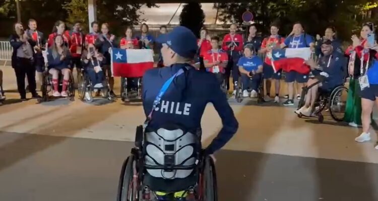 Alberto Abarza fue recibido como héroe por el Team Para Chile en París 2024.