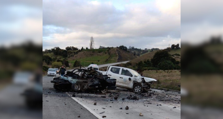 Aumentan a tres los fallecidos tras colisión entre automóvil y camioneta en Castro