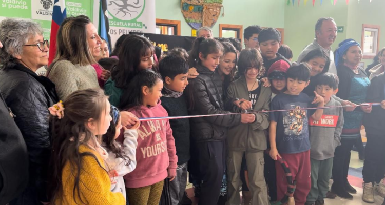 Inauguran salas de clases