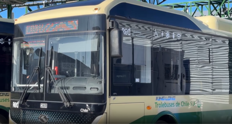 Inicia operación de los primeros tres servicios de buses eléctricos en Valparaíso